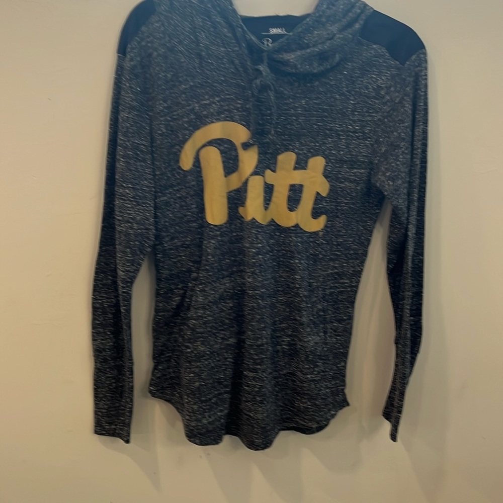 Women’s Lightweight Pitt Hooded Sweatshirt Size Small. Back shoulder-Panthers.